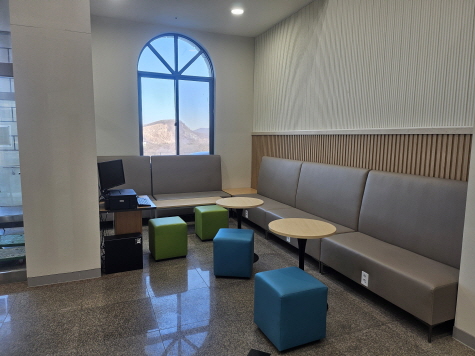 1층 중앙 휴게실(좌) 내부사진